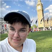 Estudiante de ingeniería en geoinformacion y geomatica imparte clases de matemáticas a niños de primaria, eso y bachillerato